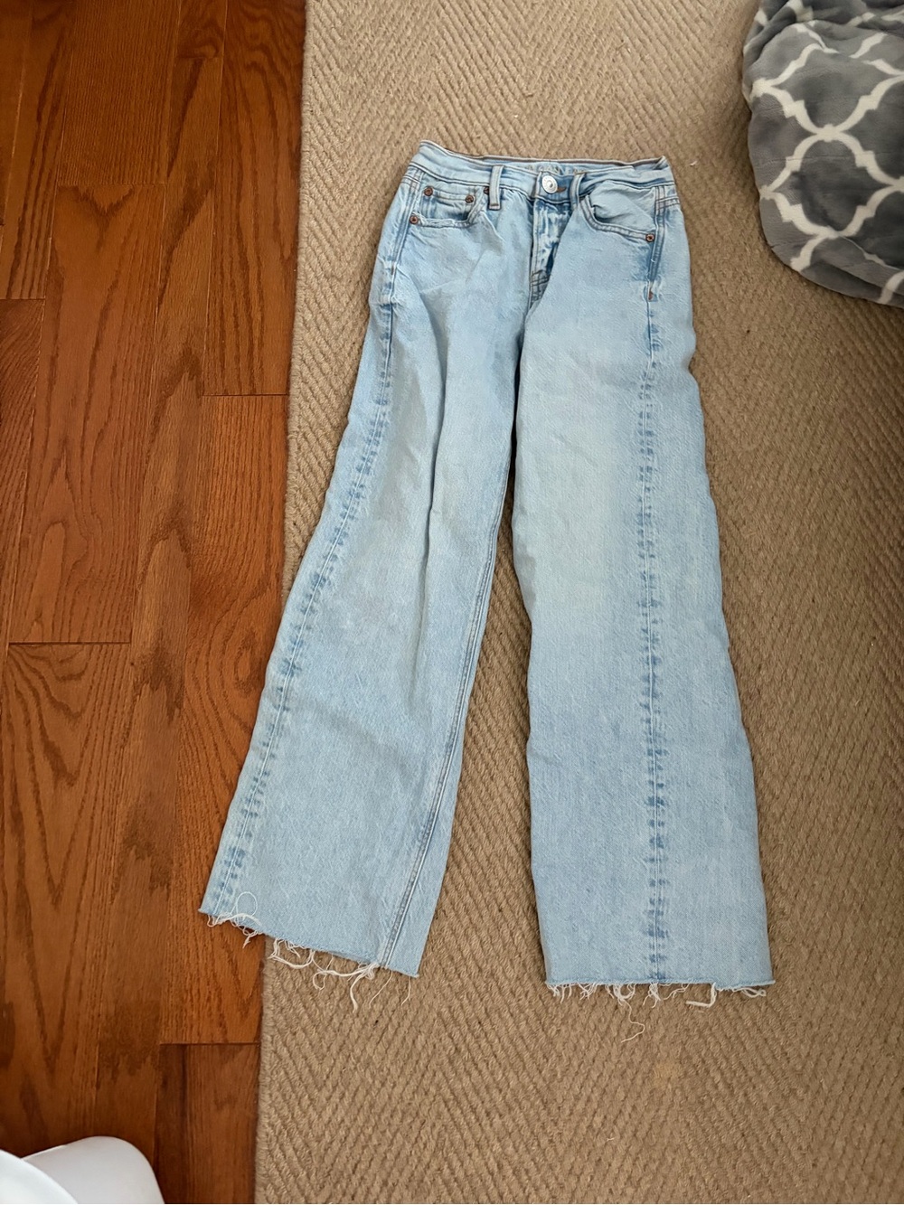 American Eagle Light Wash Wide Leg Women's Jeans
